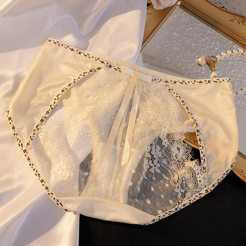 Girl Spring Summer New Fashion Lace Bow Pure Color Triangle Briefs