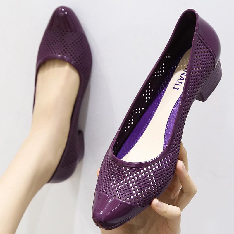Sandales d'été à talons moyens pour femmes, à porter en extérieur, bout ouvert, couleur unie, talon épais, antidérapantes, à encolure basse, respirantes, de loisirs, avec trous