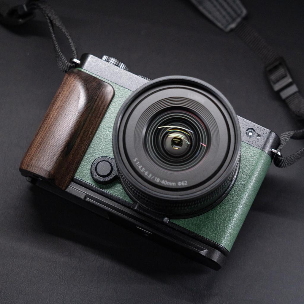 SIUTATDSH Camera Grip for Panasonic Lumix S9 Quick Release Solid Wood Arca Tripod Mountable Cameras, L-Shaped Plate, Handle, Standard, (Ebony