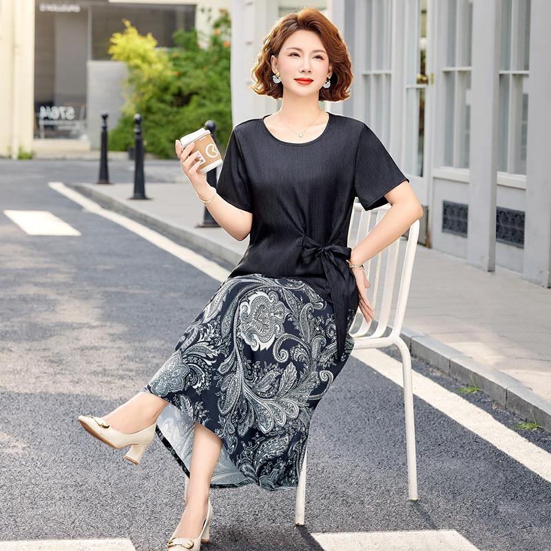 Summer Temperament Lace-Up T-Shirt & Versatile Skirt Set for Middle-Aged Women