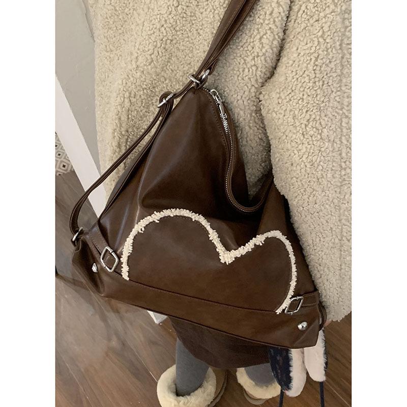 

Retro Versatile Commuter Tote Bag Women s 2025 New Fashion Niche Backpack Winter Large Capacity Armpit Bag коричневый