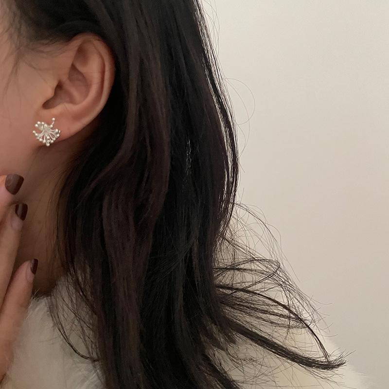 Exquisite Retro Hong Kong Firework Stud Earrings: Stylish, Trendy, and Versatile Accessories for Women