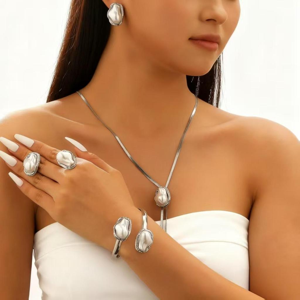 Baroque Pearl Choker - European & American Style with Irregular Design, Simple Metal Open Necklace