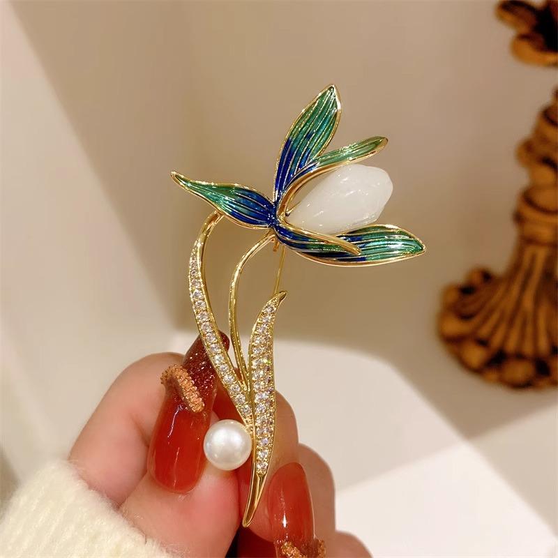 Chinese style magnolia brooch women's exquisite fashion bamboo leaf brooch pin coat jacket accessories