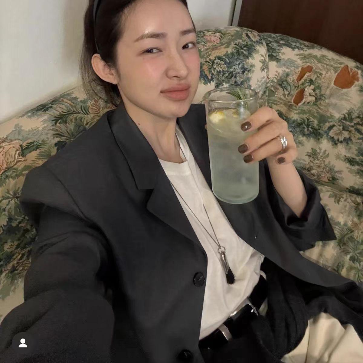 

Осенне-зимнее колье-подвеска с кисточкой из конского волоса в стиле блогера