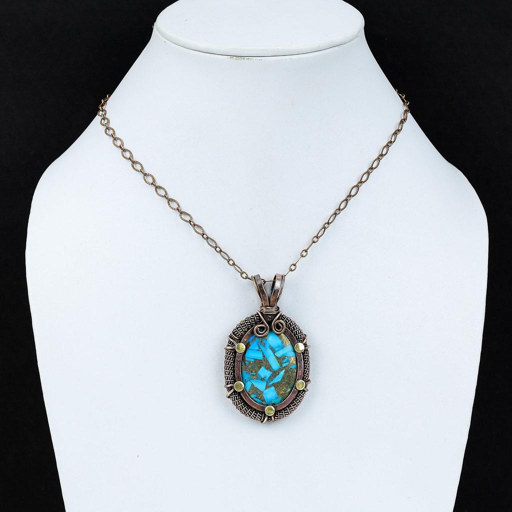 Pingente de fio de cobre puro envolto em pedra preciosa turquesa de cobre feito à mão