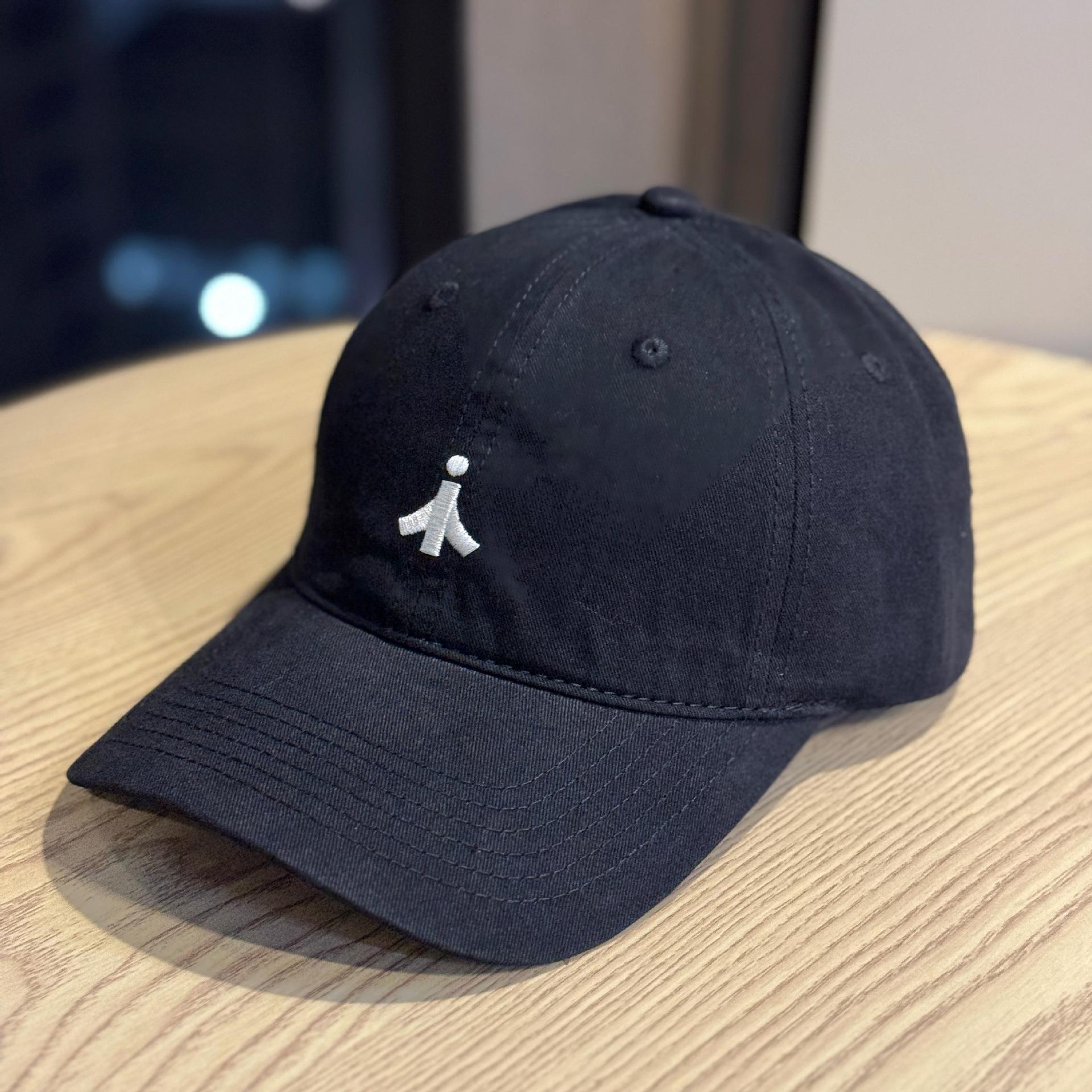 

Elegant Embroidered Logo Baseball Cap in Plum Purple for Men and Women BanCat Korean-style wide-brimmed cap that makes the face look smaller Adult54-60Adjustable чёрный
