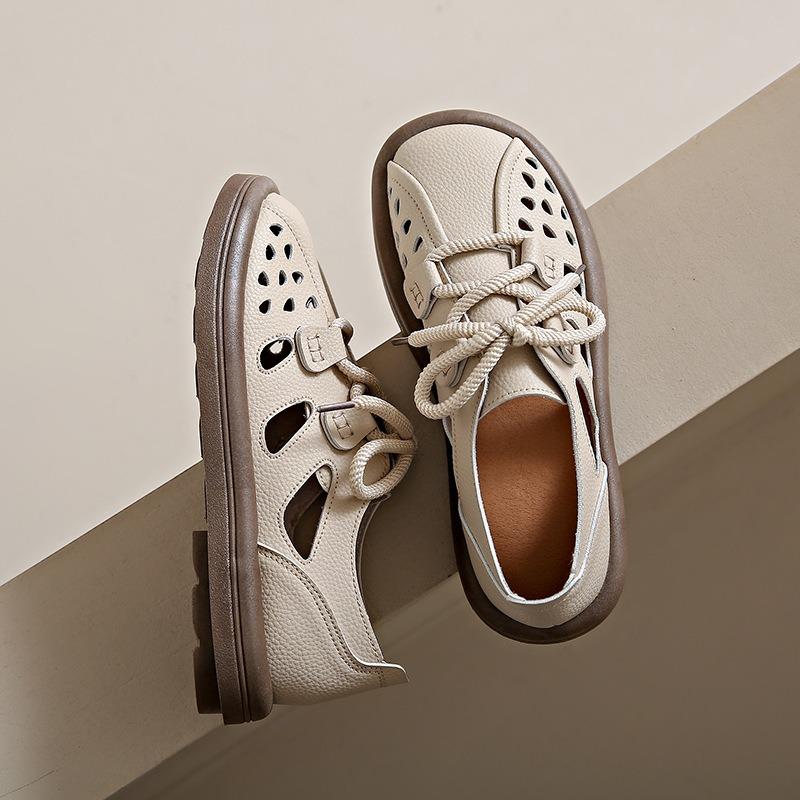 Spring and Summer New Retro Hollow Sandals Female Korean Version of The Big Yards of Casual Students Strap