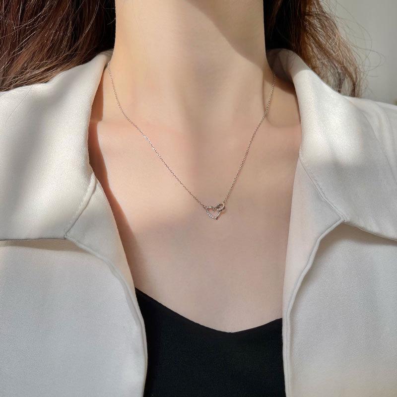 Korean Version of Zircon Circle Love Necklace Sweet Temperament Hollow Peach Heart Clavicle Chain Personalized Women