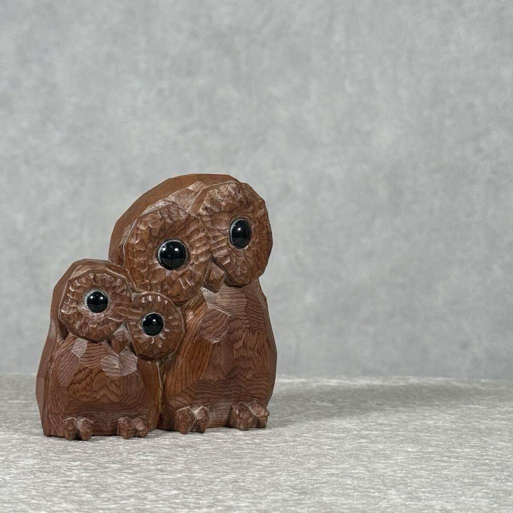 [USED]Hida Ichii Ittobori (Single-Knife Wood Carving) Created by Traditional Craftsman Hisayuki Wani – "Parent and Child Owls" – Lucky Charm Ornament