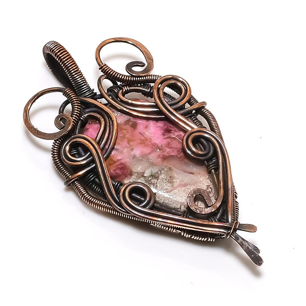 Rosa Kobalt-Anhänger aus 999er Kupferdraht, handgefertigtes Schmuckstück mit Edelsteinmotiv – das perfekte Geschenk zum Geburtstag