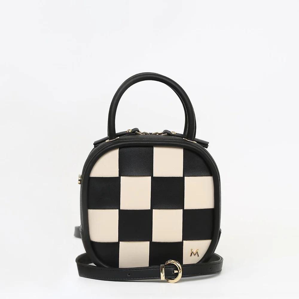 

Женская сумка специального дизайна на плечо и руку белый/чёрный