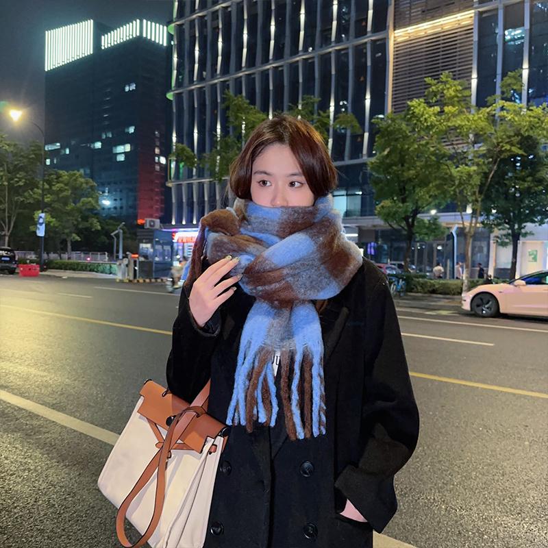 New Winter Knitted Scarf For Women's Versatile Solid Color Black And White Plaid Warmth And Thickening Mountaineering Scarf