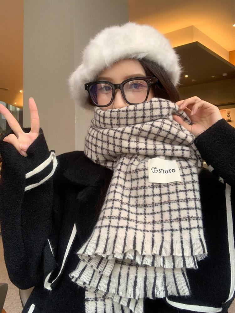 New Classic Retro Small Plaid Scarf Women's Winter Korean Version Versatile High-end Warm Couple Scarf Men