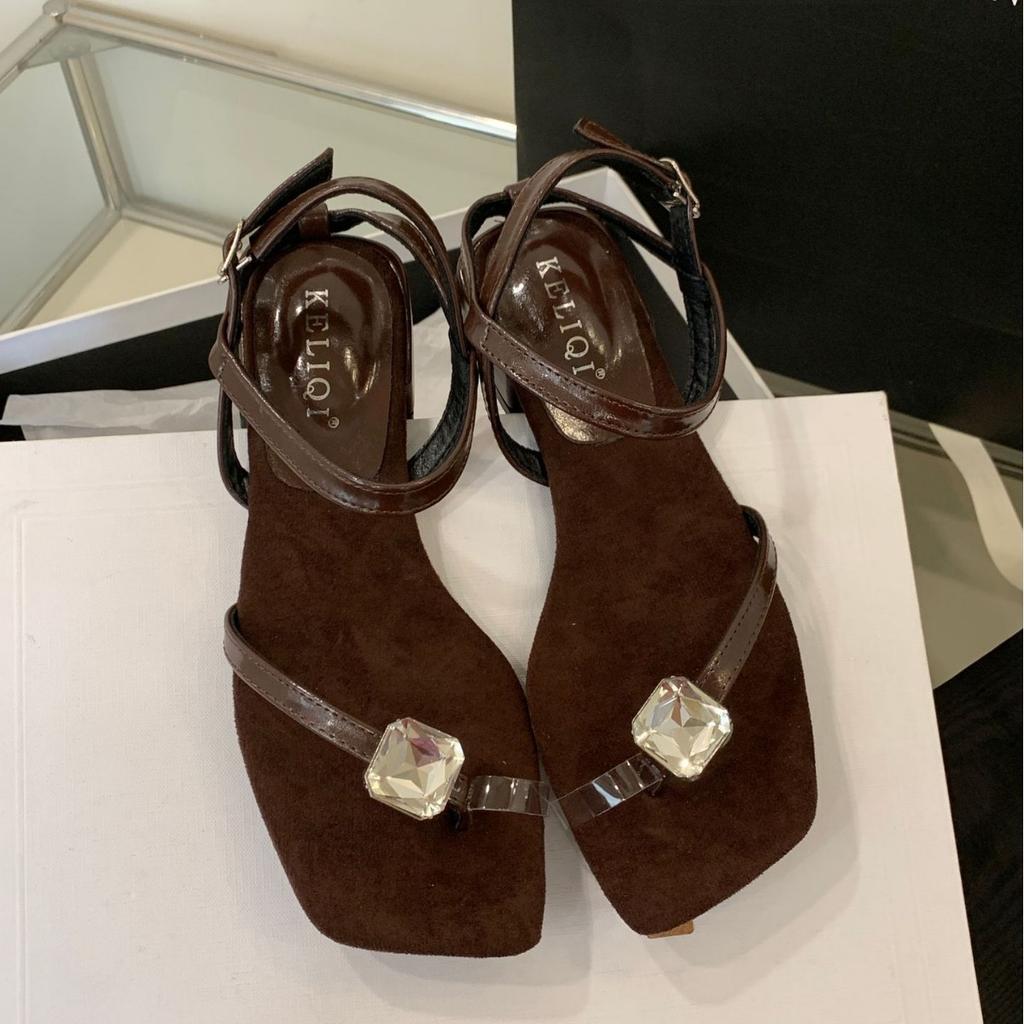 Summer new vacation wind toe beach shoes~ square head rhinestone word with low heel casual open toe sandals large size