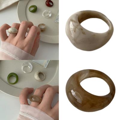Glatter glänzender Harzring mit breitem Band und Bogen-Design, bequemes Fingeraccessoire für den täglichen Gebrauch und besondere Anlässe