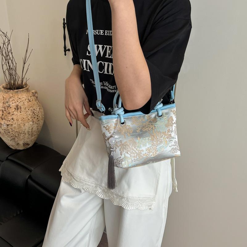 2026 National Chinese Style Spring New Embroidery Personality Western Design Texture Women's Single Shoulder Handheld Bucket Bag