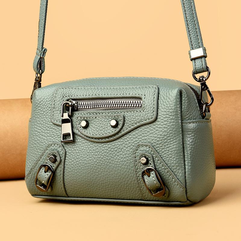 

Первый слой коровьей кожи 2025 года, новая высококачественная кожаная сумка-локомотив, маленькая квадратная женская сумка, сумка-мессенджер через плечо, сумка-мешок зелёный