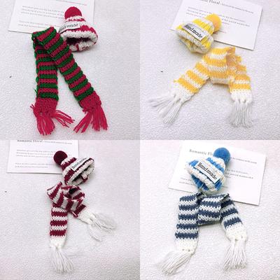 1 Set Casa delle Bambole Mini Cappelli di Natale Sciarpe Cappello a Maglia Berretto con Pompon Decorazione Natalizia per Casa delle Bambole Accessori per Bambole