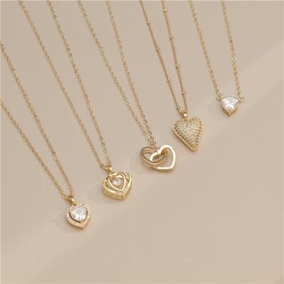 Collana a Doppio Cuore in Oro 18K con Zirconia e Diamanti