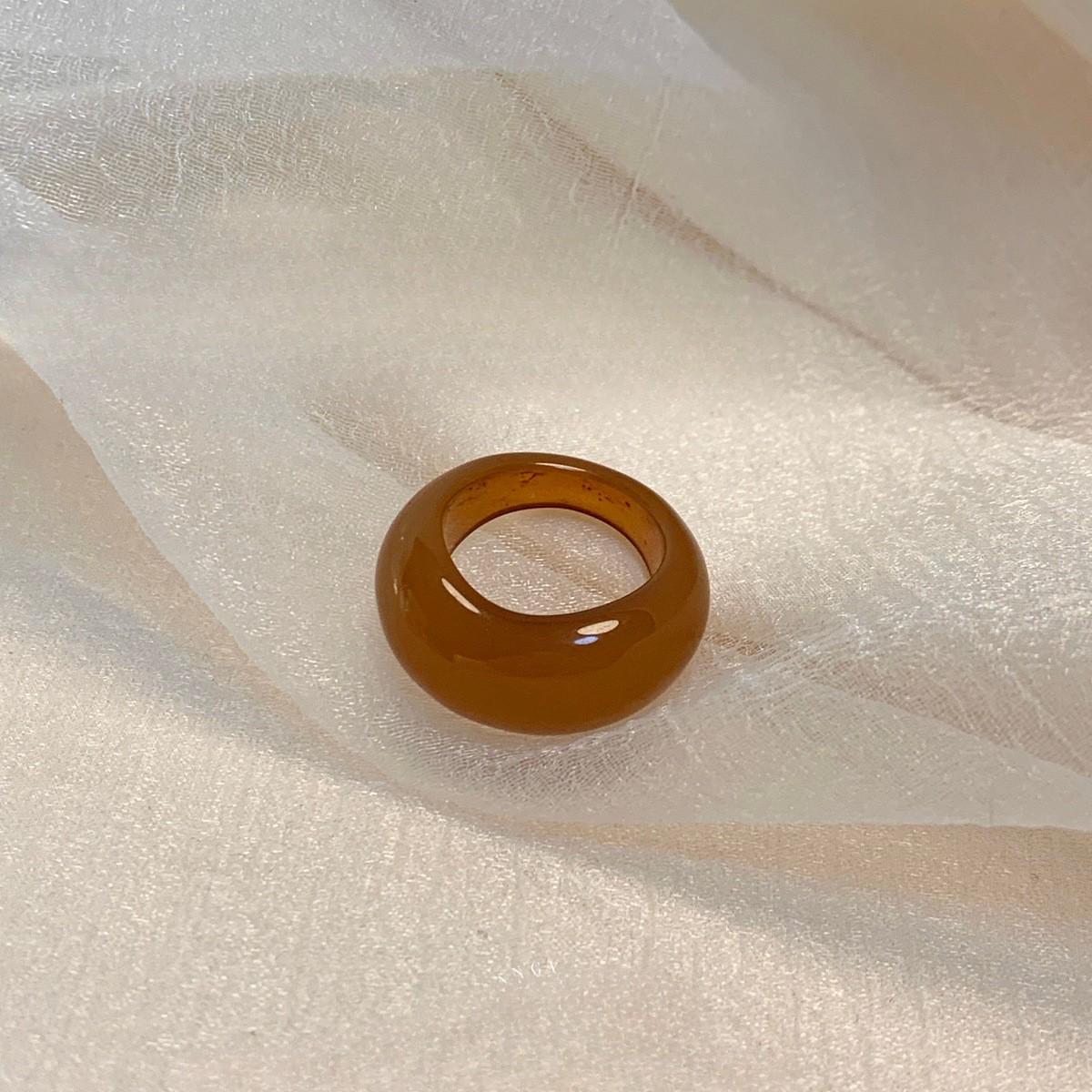 

Женское кольцо-заявление из высококачественной амбровой смолы - Универсальный холодный стиль для указательного пальца