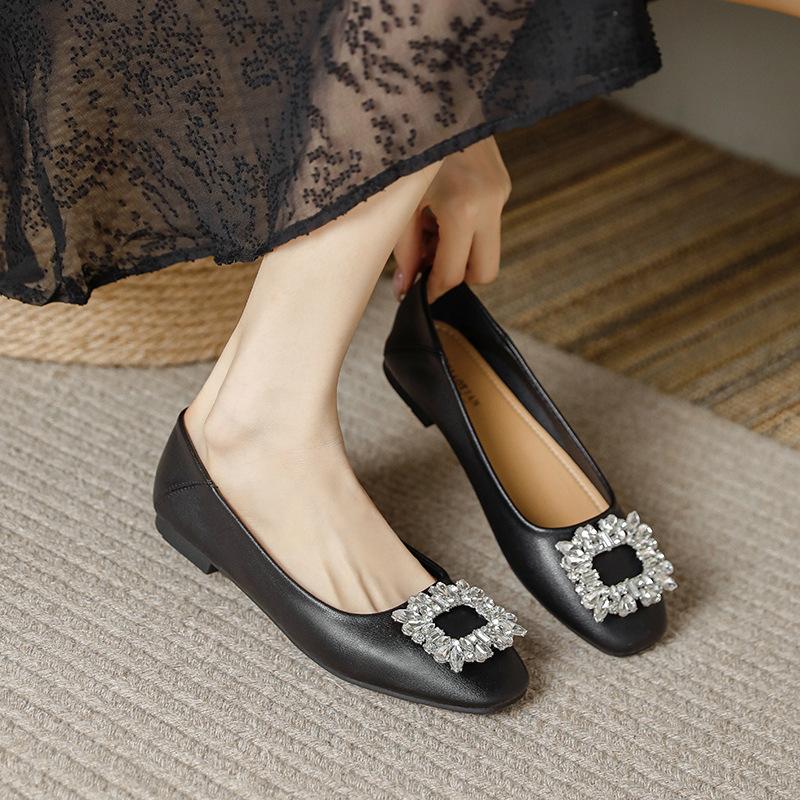 

Soft sole soft surface comfortable low heel casual women s shoes light flat bottom gentle not tired feet mother single shoes women s summer 43