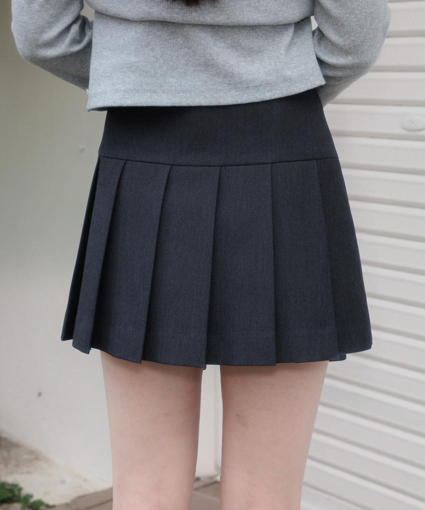Rose Franz Double Buckle Pleat Mini Skirt [Charcoal]