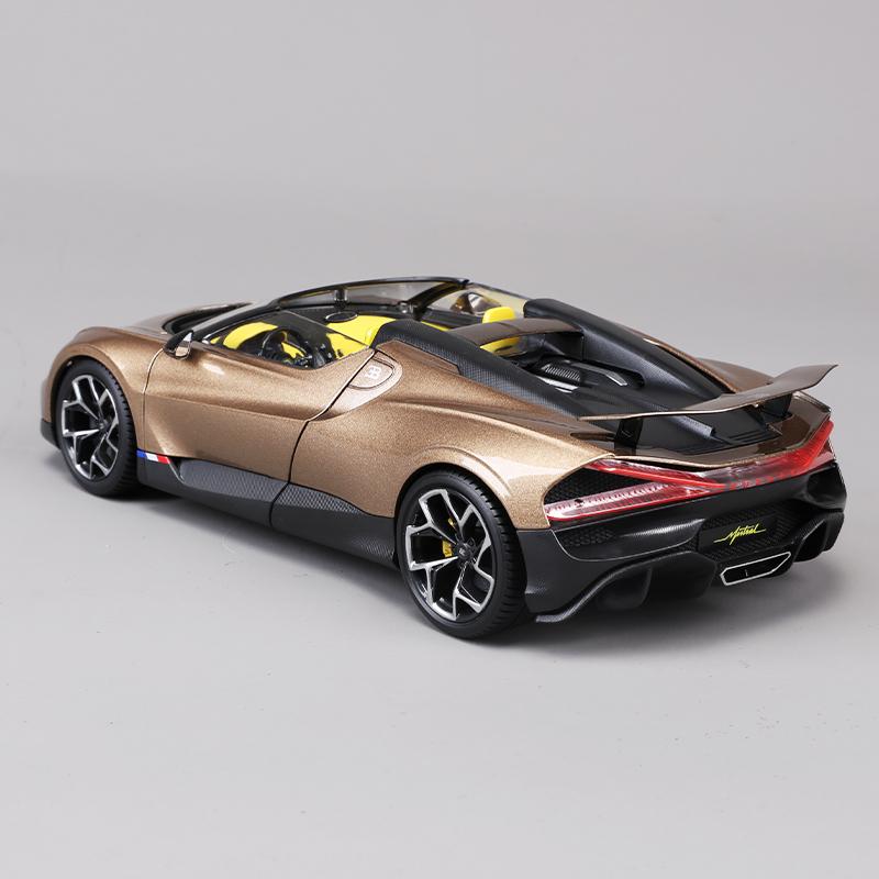New In Stock Bburago 1:18 Bugatti W16 Mistral Gold Version Alloy Miniature Bugatti Supercar Mistral Diecast Model Custom Toys