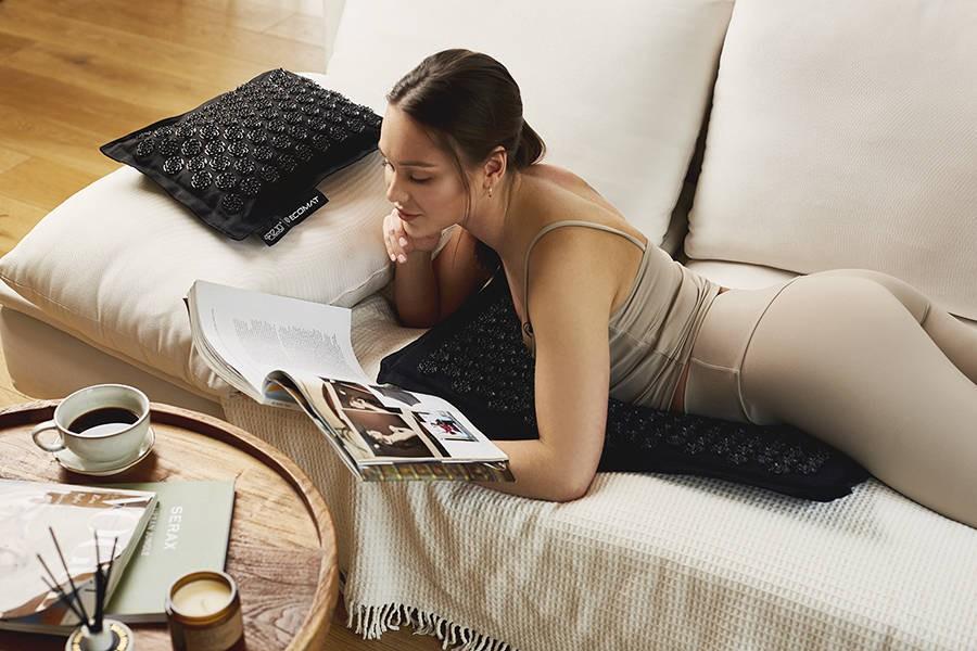 4FIZJO ECO Acupressure Mat with Buckwheat Hulls and a Pillow, Black