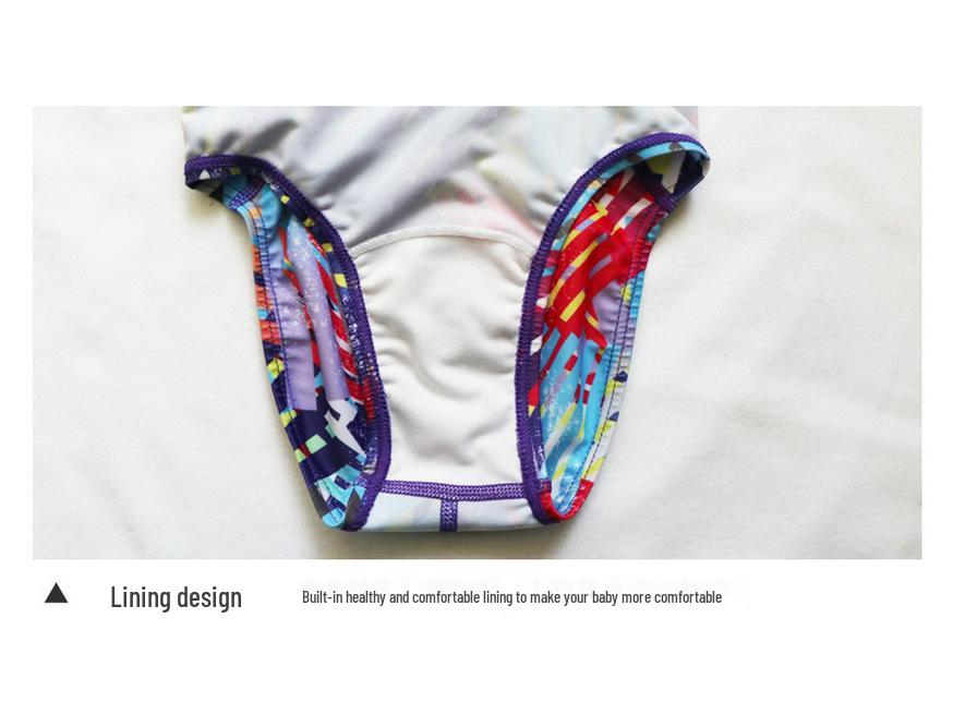 Søt jentebadedrakt i ett stykke for svømmetrening