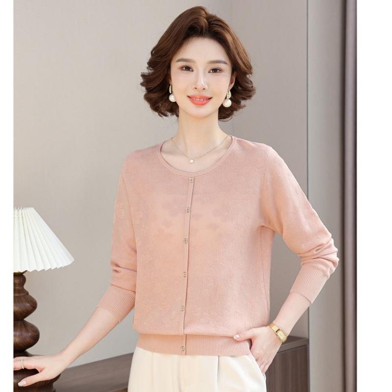 Middle-aged and elderly women's spring and autumn thin knitted sweater, new mother's spring clothes bottomed sweater and top