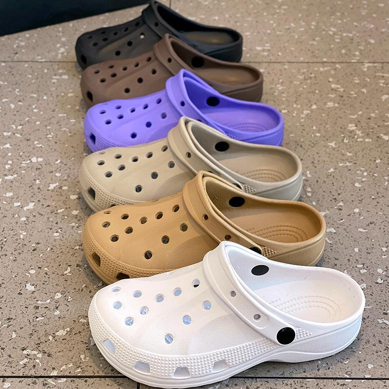 New Summer Simple Breathable Hole Shoes Women'S Low-Heeled Nurse Cartoon Cute Couple Bag Head Cool Slippers