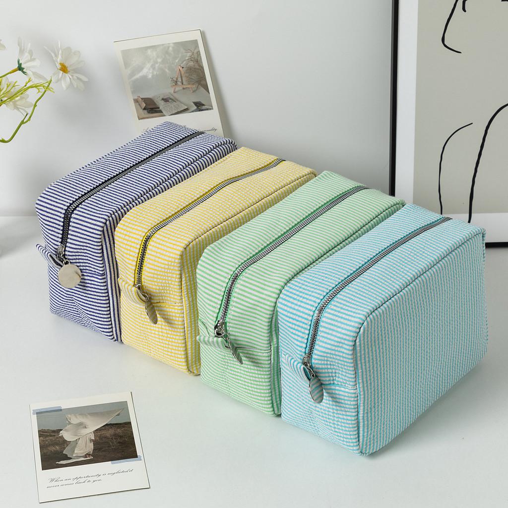 Vintage Striped Makeup Bag With Zipper Closure For Travel And Daily Use