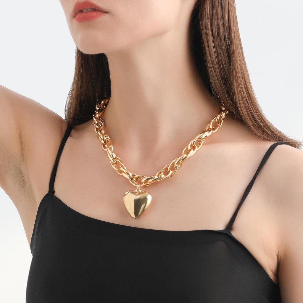 Chunky O-Chain Heart Pendant Necklace: European & American Cool Style with Exaggerated Hollow Peach Heart Design