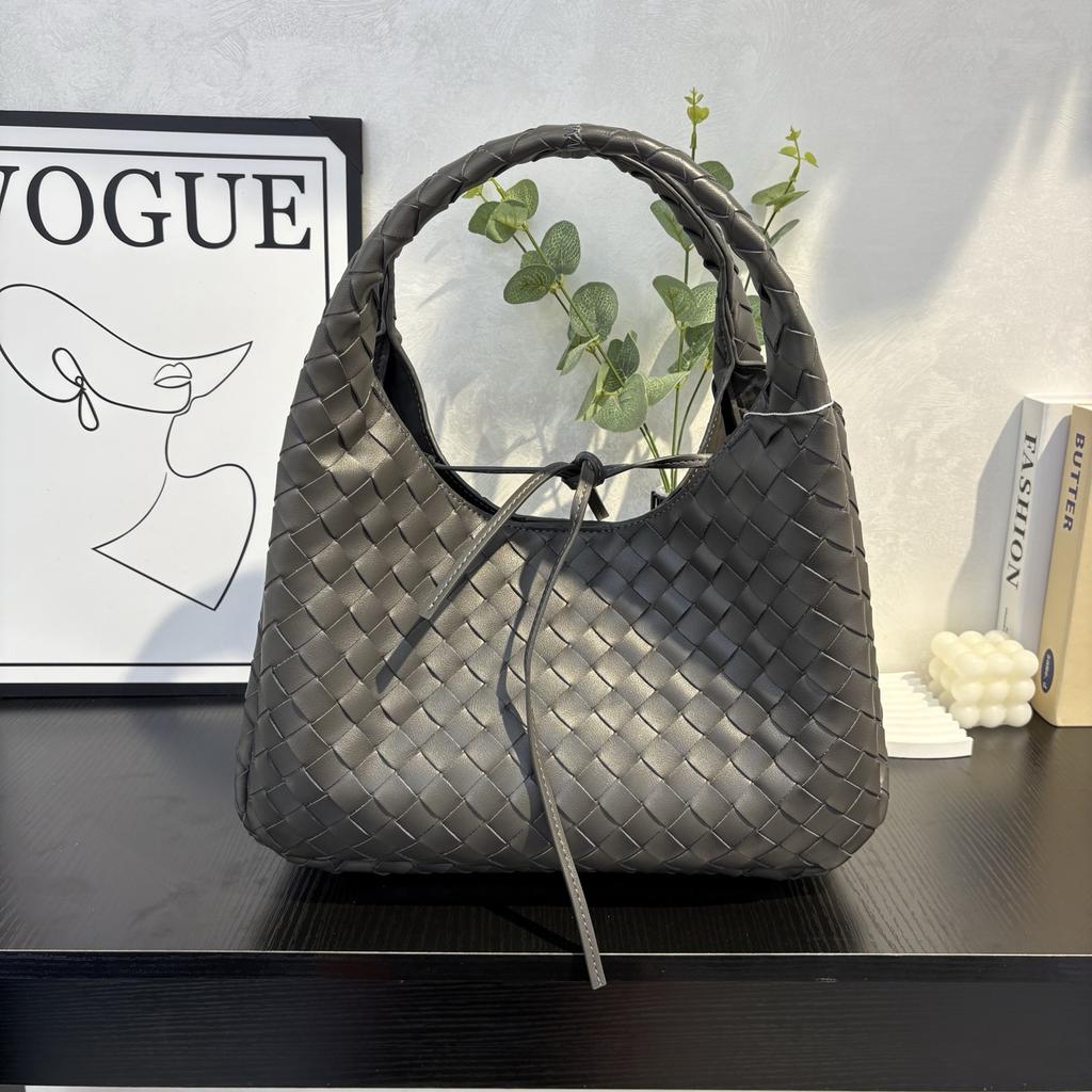 Cross-border bag women's large-capacity 2026 new trendy fashion woven portable bucket bag versatile commuter tote bag