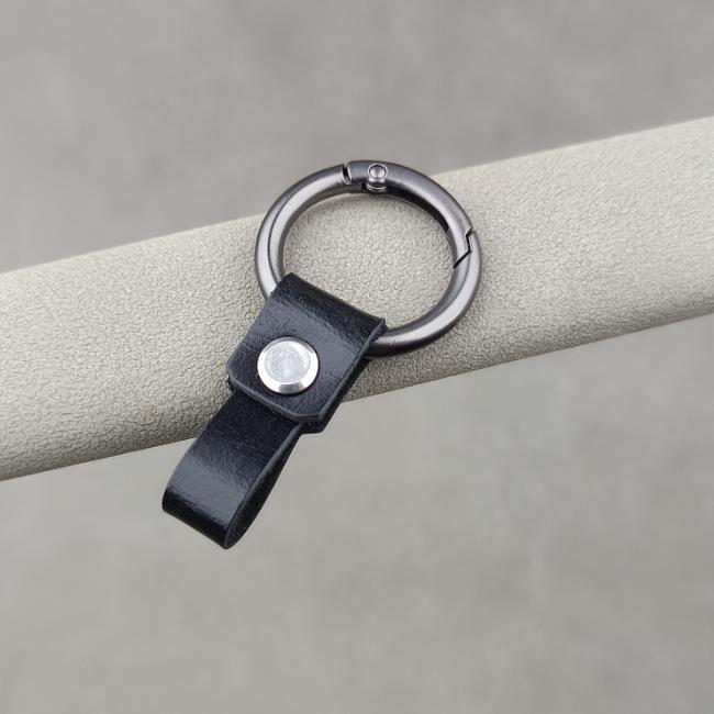 Men's Genuine Leather Car Keychain - Cowhide Creative Finger Ring Buckle with Leather Strap Pendant and Custom Spring Ring.