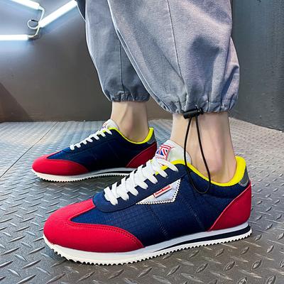 Le scarpe di Forrest Gump sono leggere e comode, sneakers con suola sottile ammortizzata, per fotografia di strada all'aperto e tempo libero