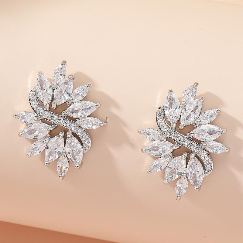 European American Retro Flower Zircon Crystal Earrings: Sparkling White Studs with Heavy Workmanship