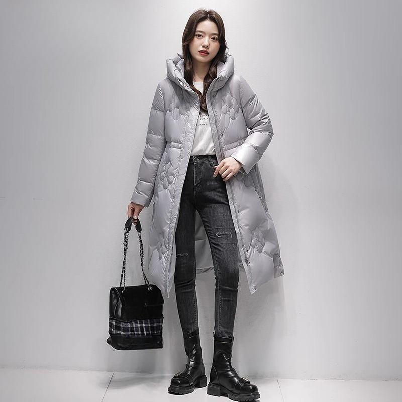 Jednobarevná lesklá dlouhá a tenká módní hřejivá péřová bunda s kapucí dámský zimní kabát