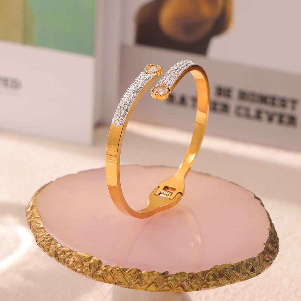 Titanium Steel Non-fading Open Spring Bracelet Fashionable Light Luxury Gypsy Star Diamond Bracelet Spot Supply