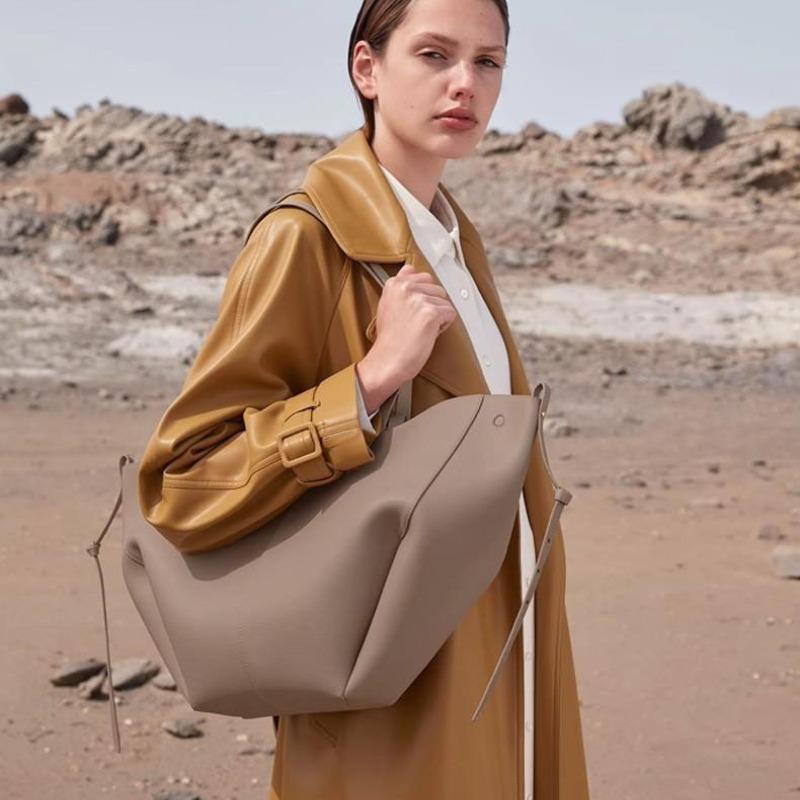 Spring New Lychee Pattern Women's Tote Bag Fashion Simple High Capacity Dumpling Bucket Bag Ladies Solid Color Shoulder Underarm Bags with Small Pouch