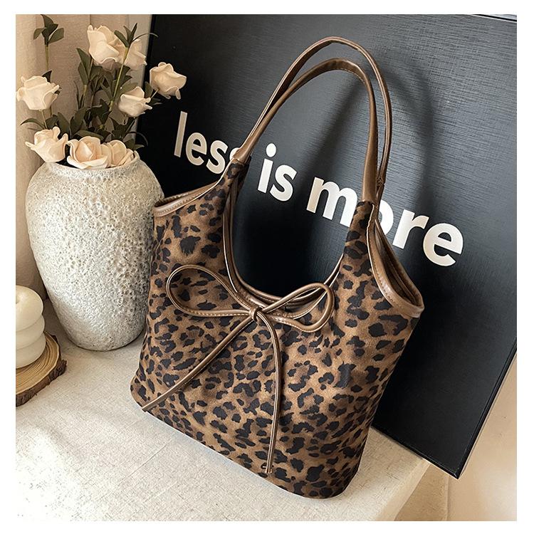 Leopard Print Bag Women's Large-capacity New Autumn and Winter Versatile Leisure Shoulder College Student Commuting Tote Bag