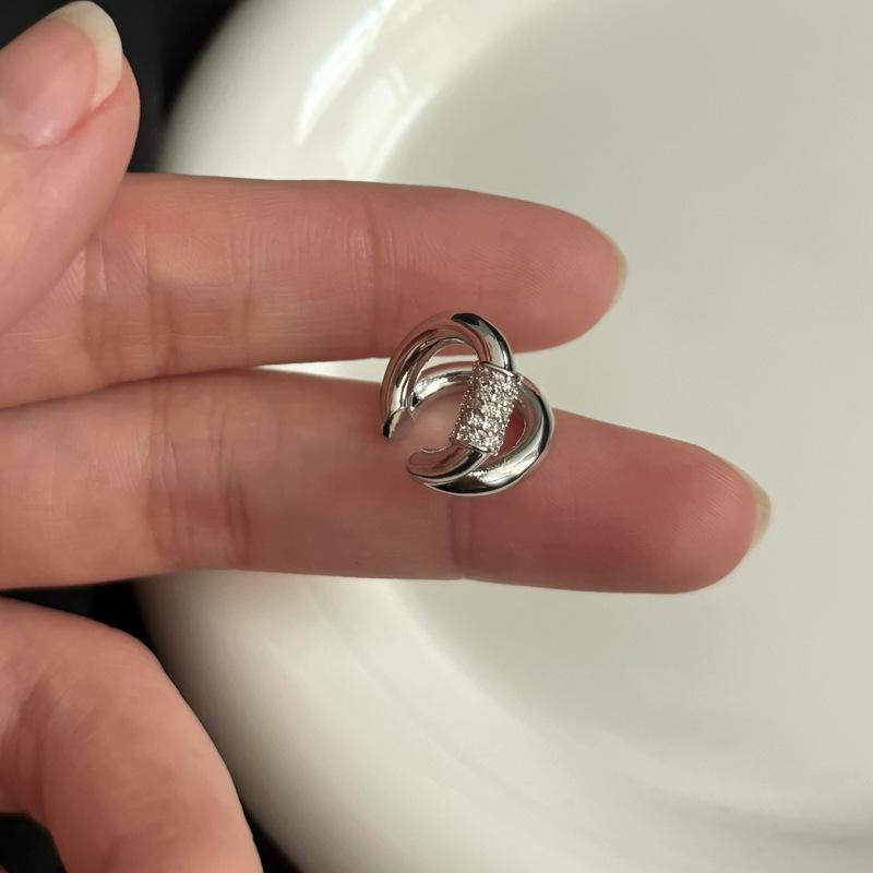 Zircon double-layer simple and fashionable ear clips, cold wind, no ear piercings, ear bone clips, light luxury and high-end earrings.