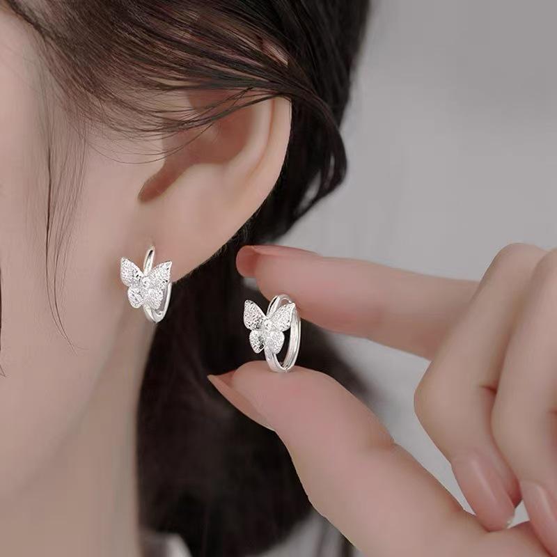 Women's Luxury Textured Metal Hoop Earrings - Versatile Niche Design