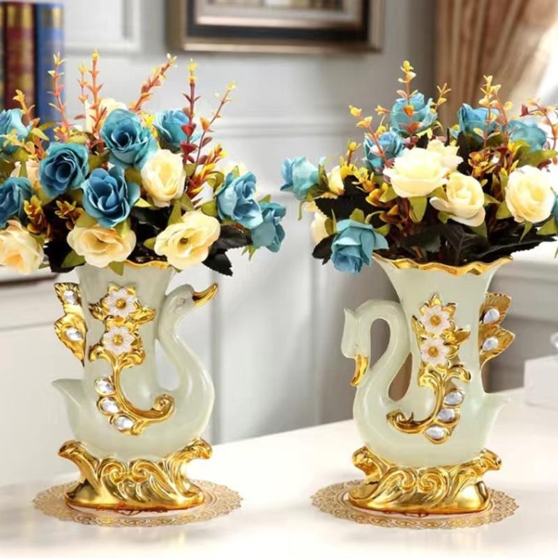  European Ceramic Decorative Vases Floral Arrangement Container with Elphant Sculpture For Dining Room Study Or Event