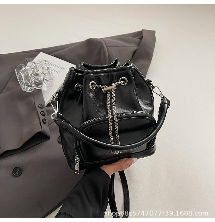Fashion design bucket small bag women's 2025 new high-end niche messenger bag casual women's shoulder bag tide