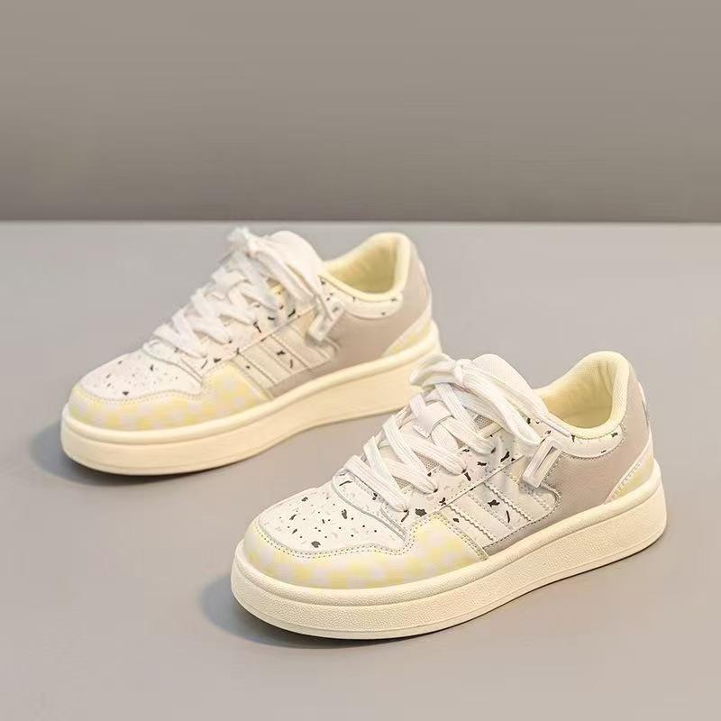 Wasteland wind niche retro color matching little white shoes women 2025 new autumn trend breathable casual versatile board shoes women