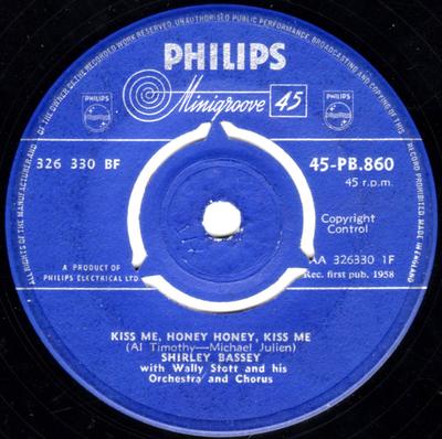Disque 7 pouces SHIRLEY BASSEY WALLY STOTT HIS O Kiss Me Honey Honey Kiss Me 326330BF 1958 UK Pop Occasion