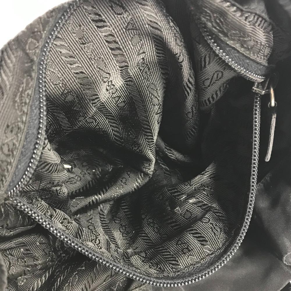 Prada Tasche mit dreieckiger Logo-Platte Rucksack Leder / Nylon Schwarz