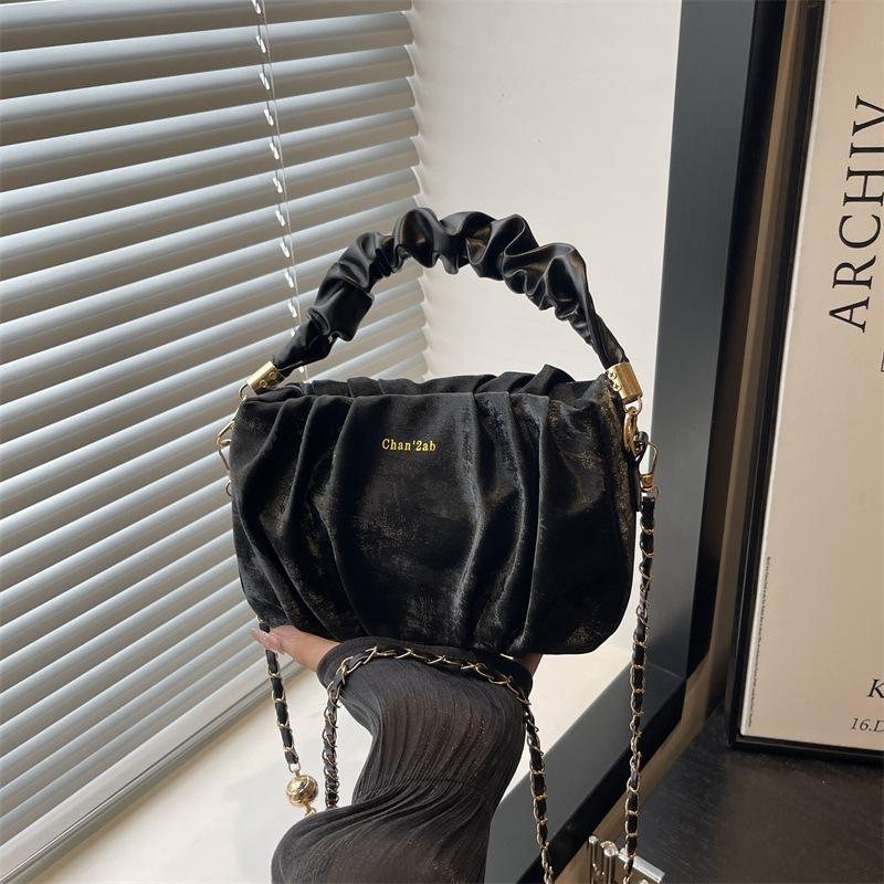 New bag women's fashion trend messenger bag versatile casual chain shoulder bag solid color hand-held pleated bag